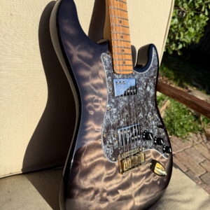 Fender Quilted Maple Top QMT Ebony Burst Roasted Maple Deep C Neck Engraved Fender Shawbucker Pickups Gold Hardware Locking Tuners Deluxe Original Hardshell Case